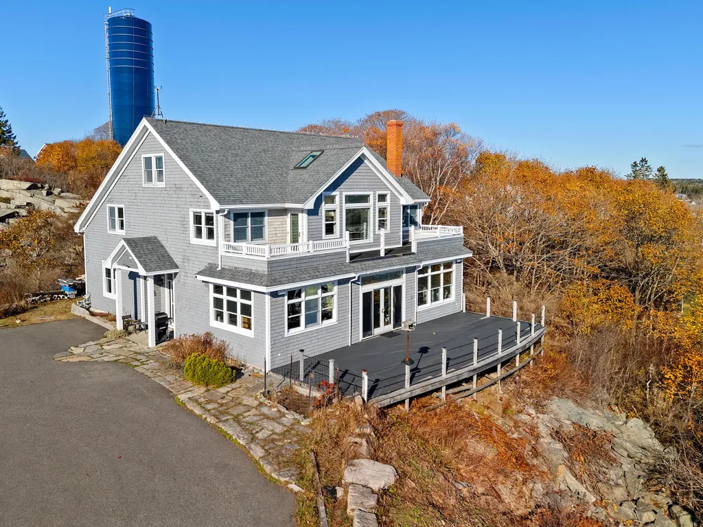 38 W. Main W Main Street Vinalhaven ME 04863