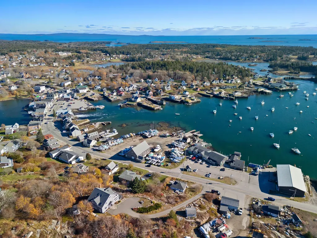 38 W. Main W Main Street Vinalhaven ME 04863