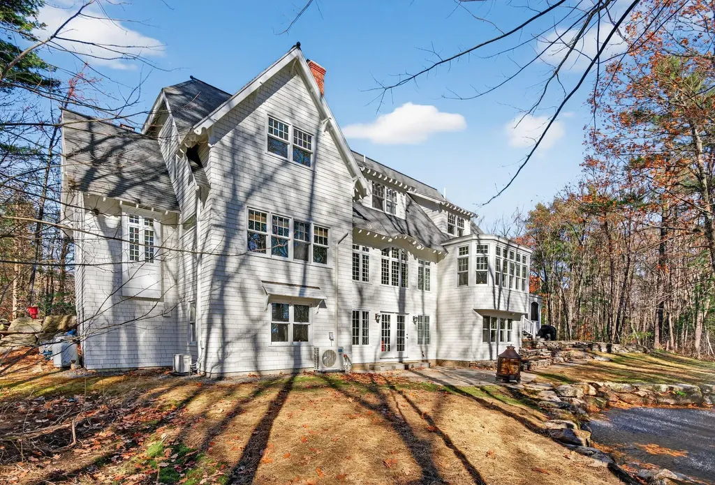 26 Mitchellwood Drive Falmouth ME 04105
