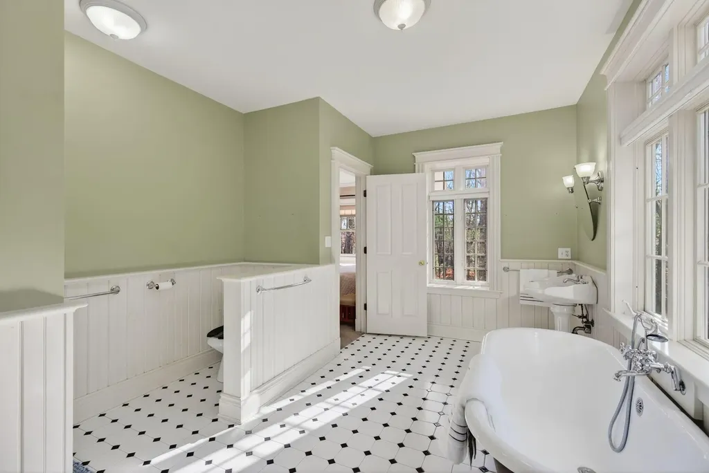 26 Mitchellwood Drive Falmouth ME 04105