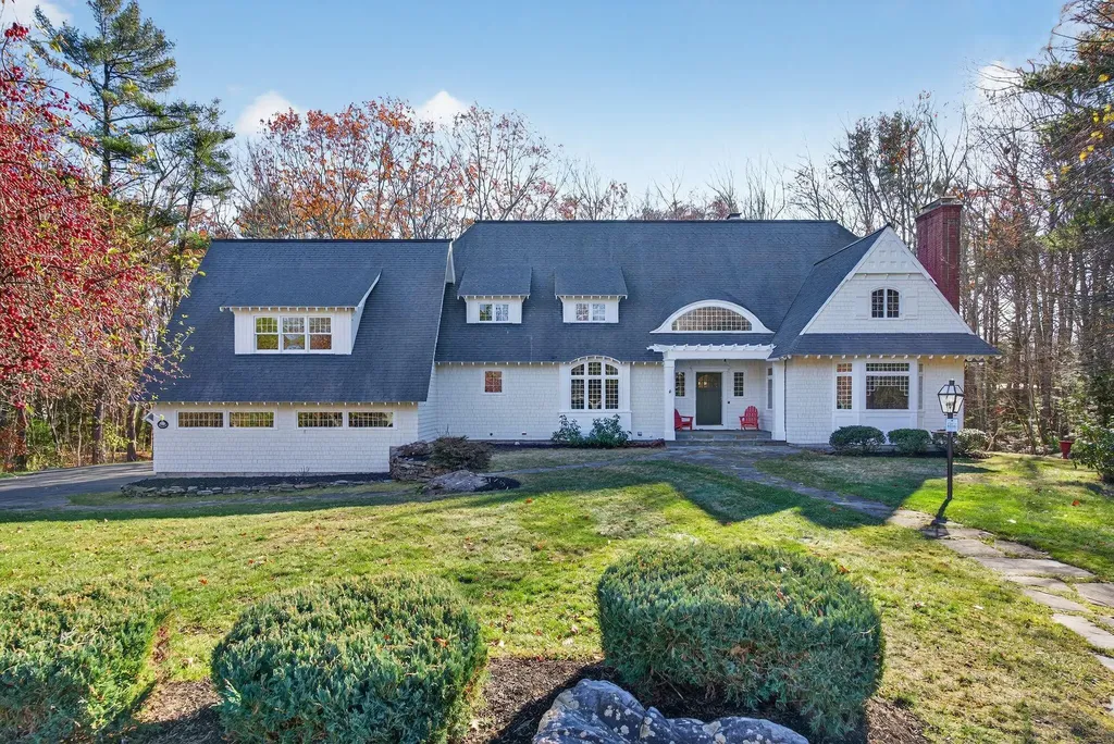 26 Mitchellwood Drive Falmouth ME 04105