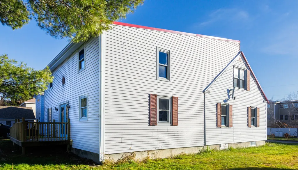 35 Oakland Street Waterville ME 04901