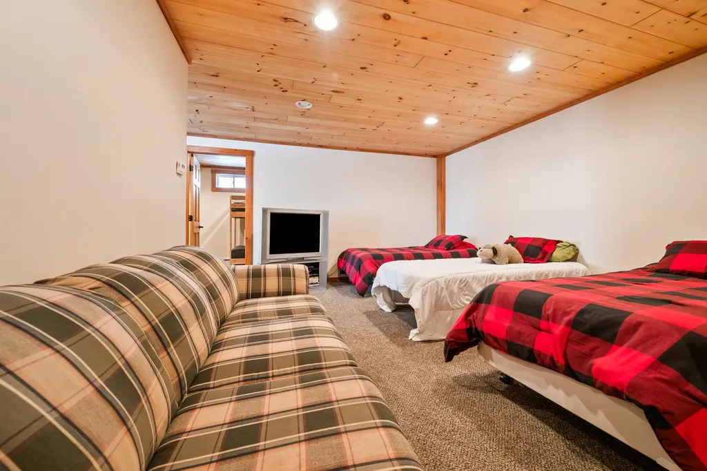 39 Adams Wulff Lane Sandy River Plt ME 04970