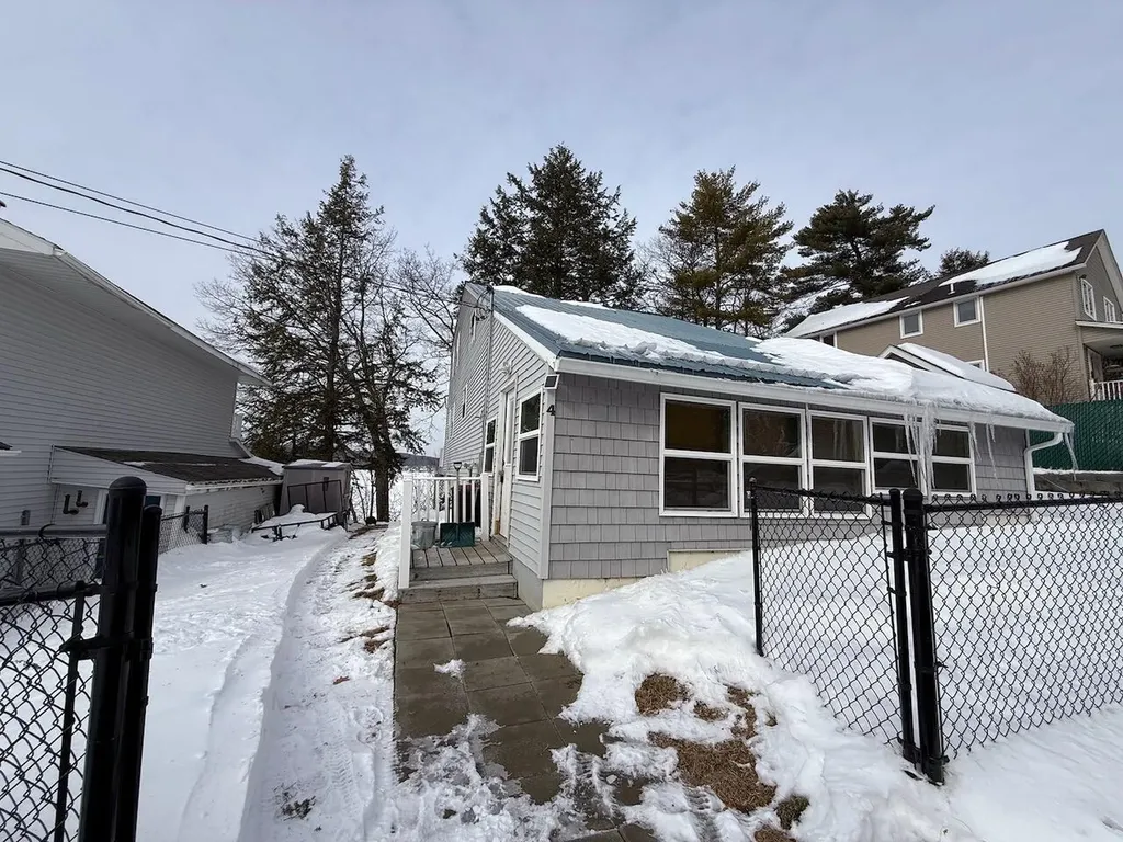 4 Nancy Lane Sabattus ME 04280