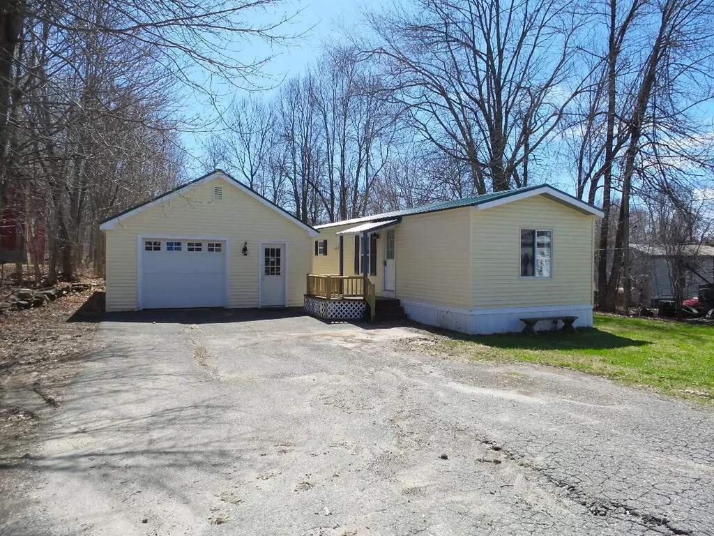 17 Maple Street Vassalboro ME 04989