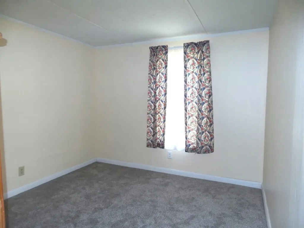 17 Maple Street Vassalboro ME 04989