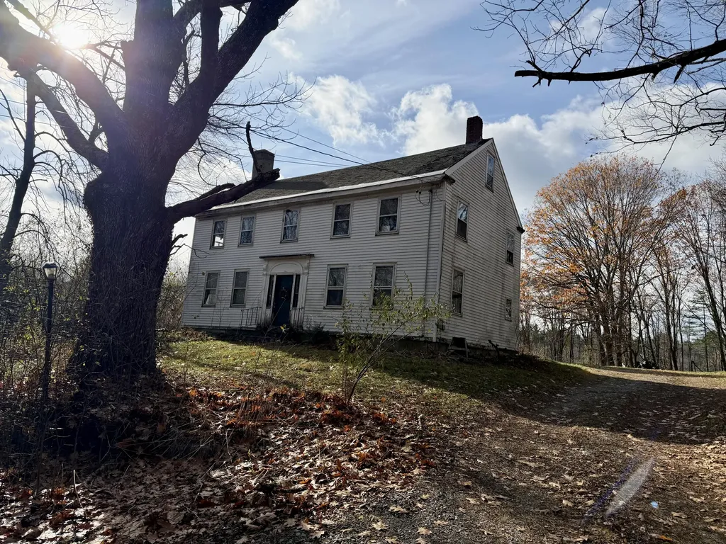 489 Back Road Skowhegan ME 04976