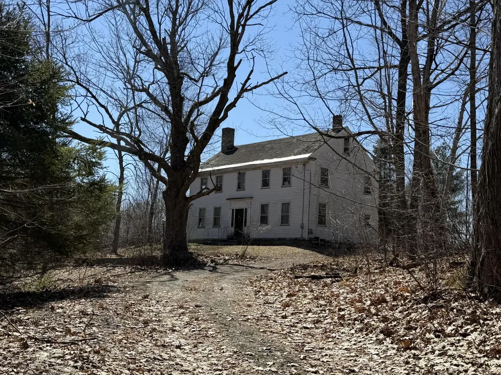 489 Back Road Skowhegan ME 04976