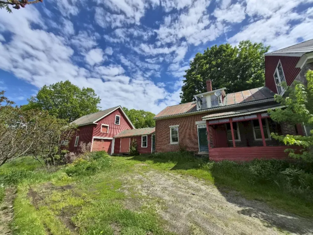 55 Cape Cod Hill Road New Sharon ME 04955