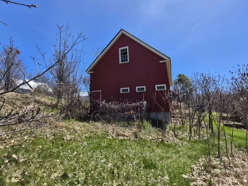 55 Cape Cod Hill Road New Sharon ME 04955