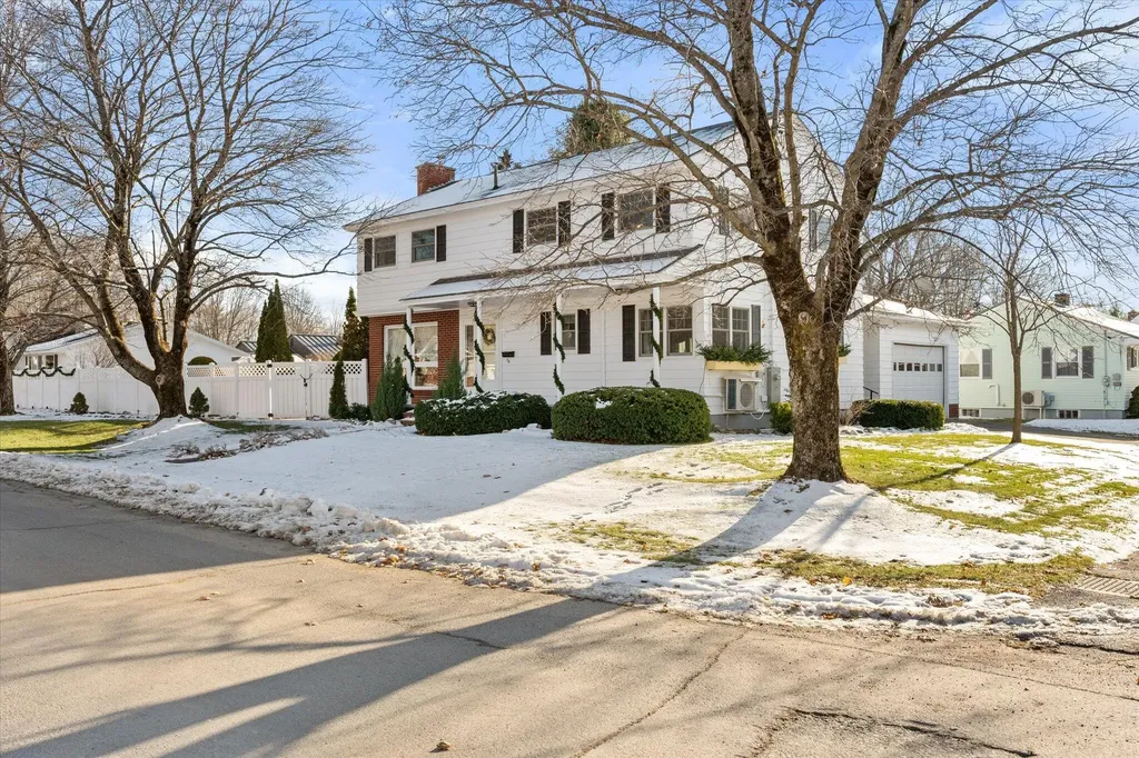 54 Rhode Island Avenue Millinocket ME 04462