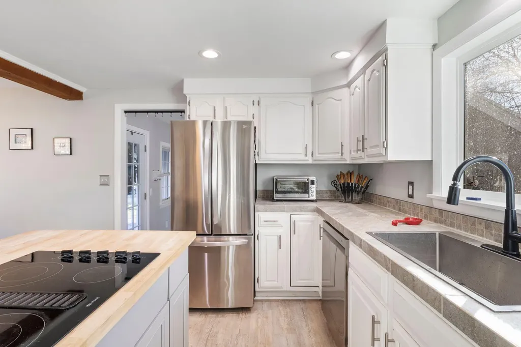 4 Jewett Road Cape Elizabeth ME 04107