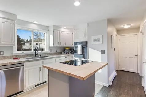 4 Jewett Road Cape Elizabeth ME 04107