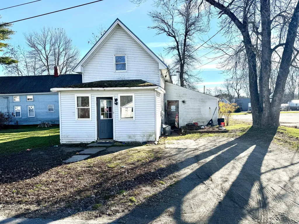 41 Church Street Clinton ME 04927