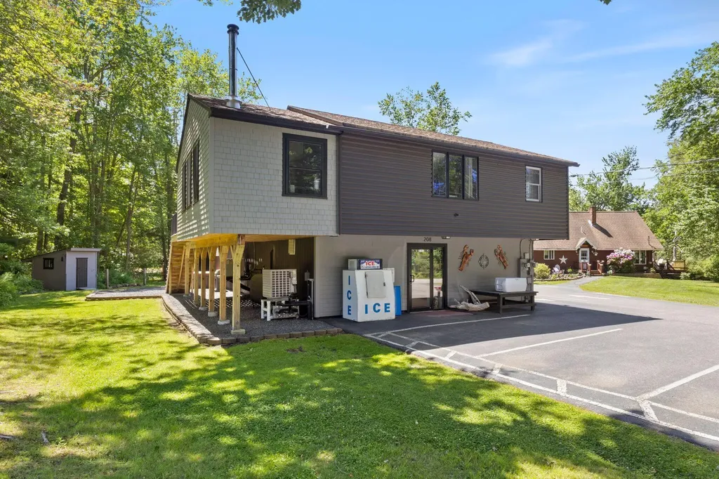 208 New Road Arundel ME 04046
