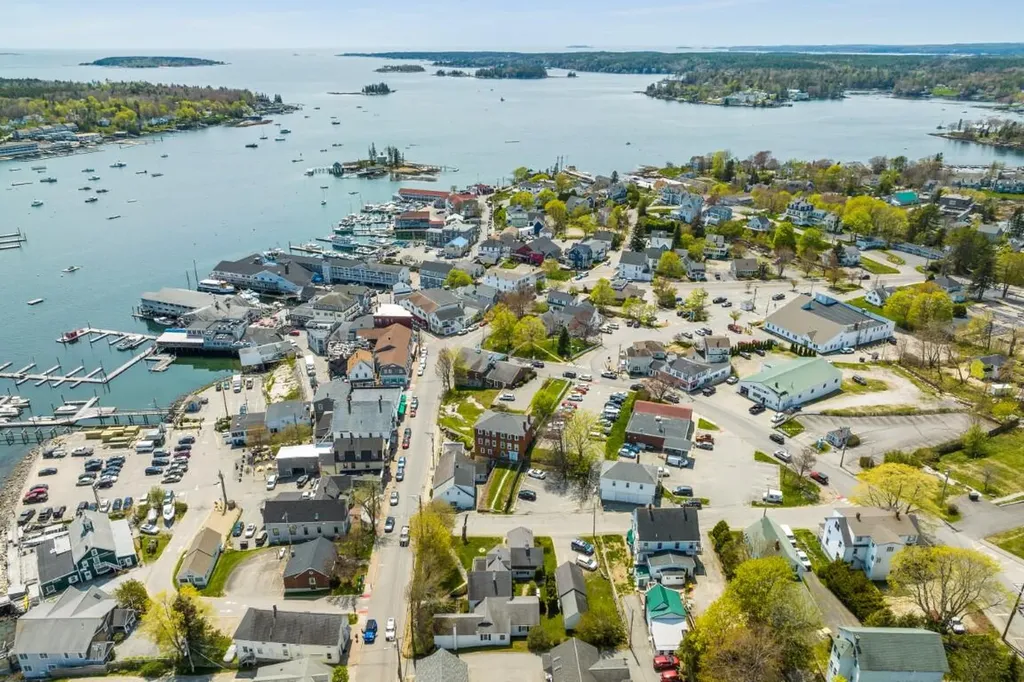 34 Townsend Avenue Boothbay Harbor ME 04538