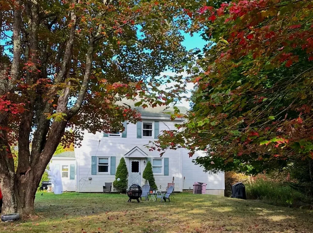 25 Belleview Avenue Winter Harbor ME 04693