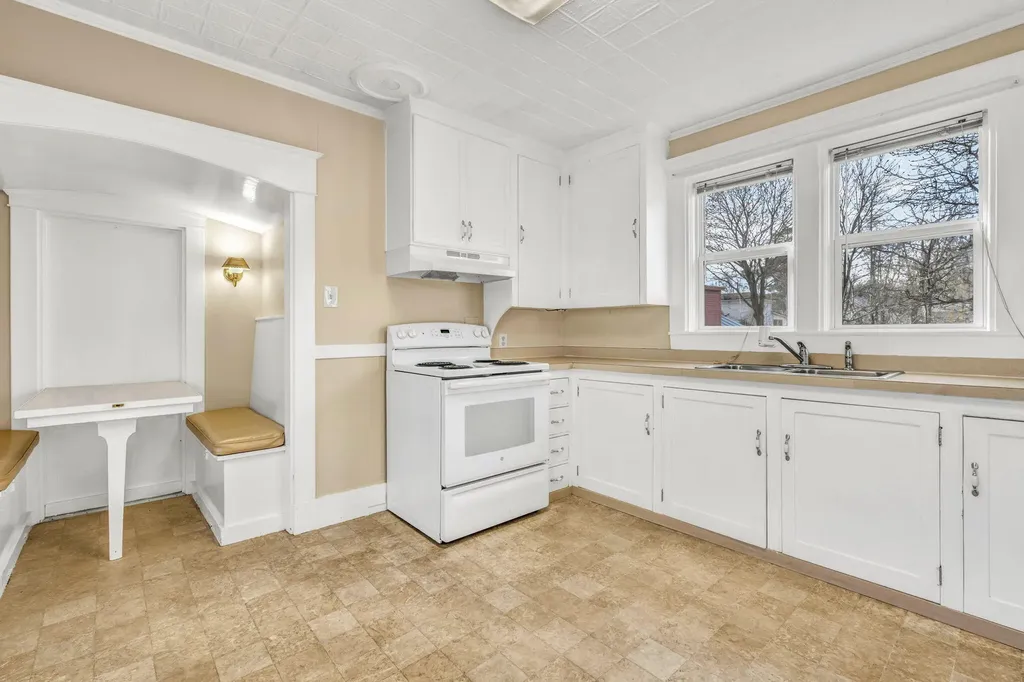 26 Pleasant Street Skowhegan ME 04976