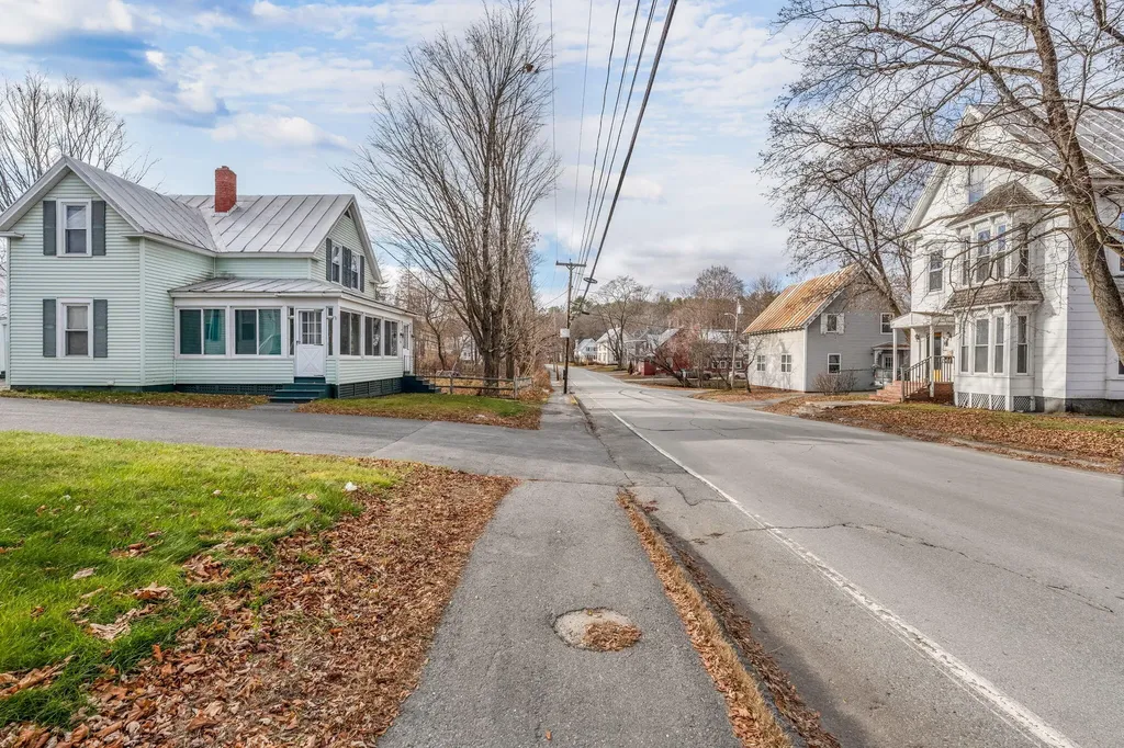 26 Pleasant Street Skowhegan ME 04976