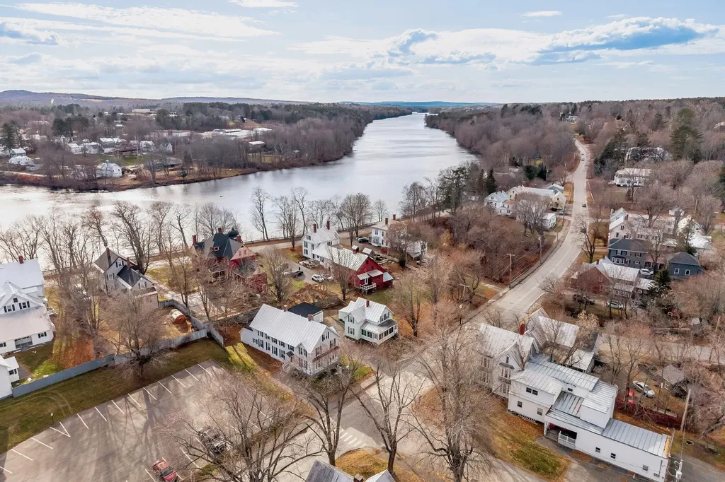 26 Pleasant Street Skowhegan ME 04976