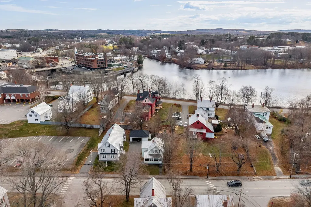 26 Pleasant Street Skowhegan ME 04976
