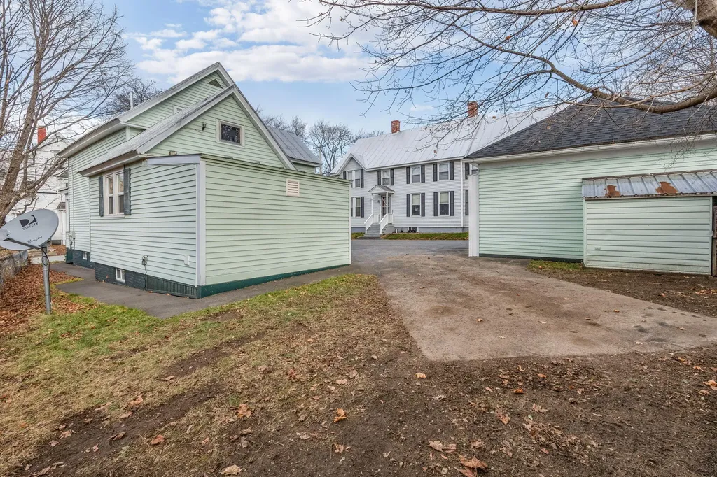 26 Pleasant Street Skowhegan ME 04976