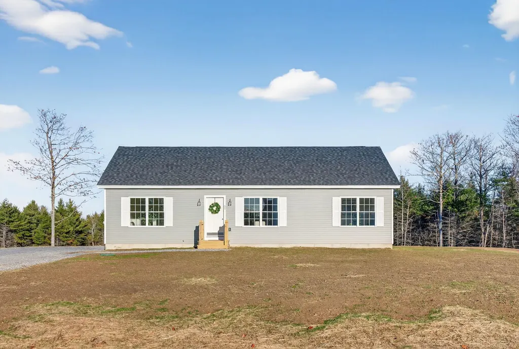 31 Hunters Haven Standish ME 04084
