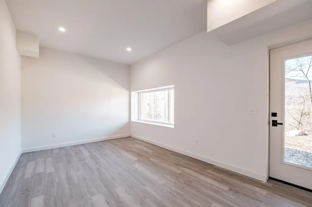 33 Nahama Way Newry ME 04261