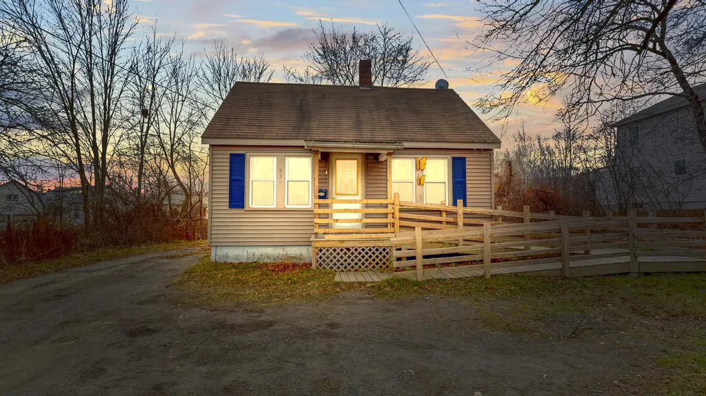 939 Sabattus Street Lewiston ME 04240