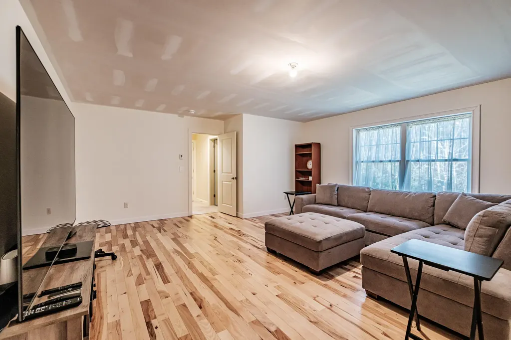 29 Mccann Way Scarborough ME 04074