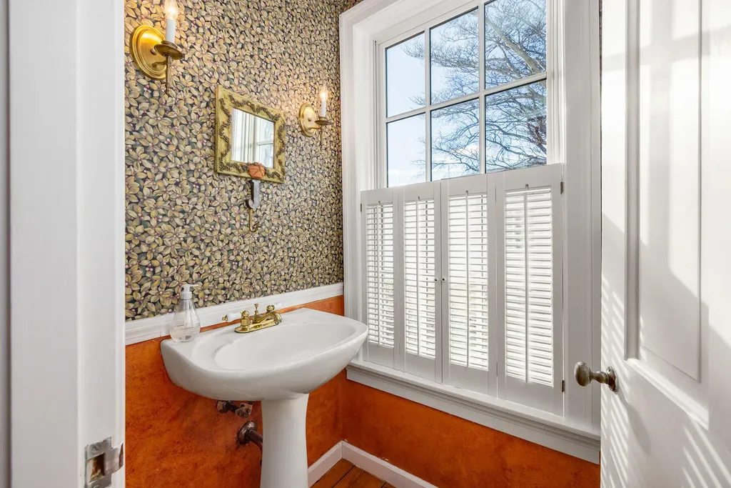 72 Pepperrell Road Kittery ME 03905