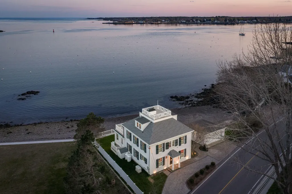 72 Pepperrell Road Kittery ME 03905