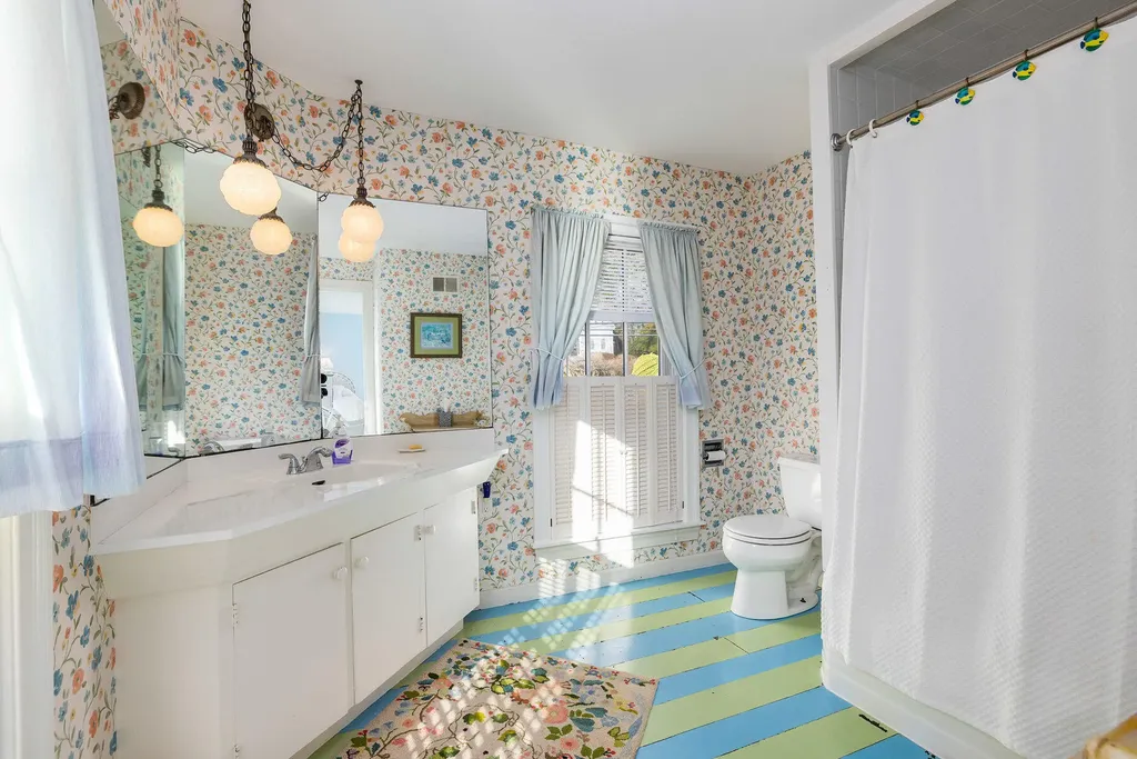 72 Pepperrell Road Kittery ME 03905