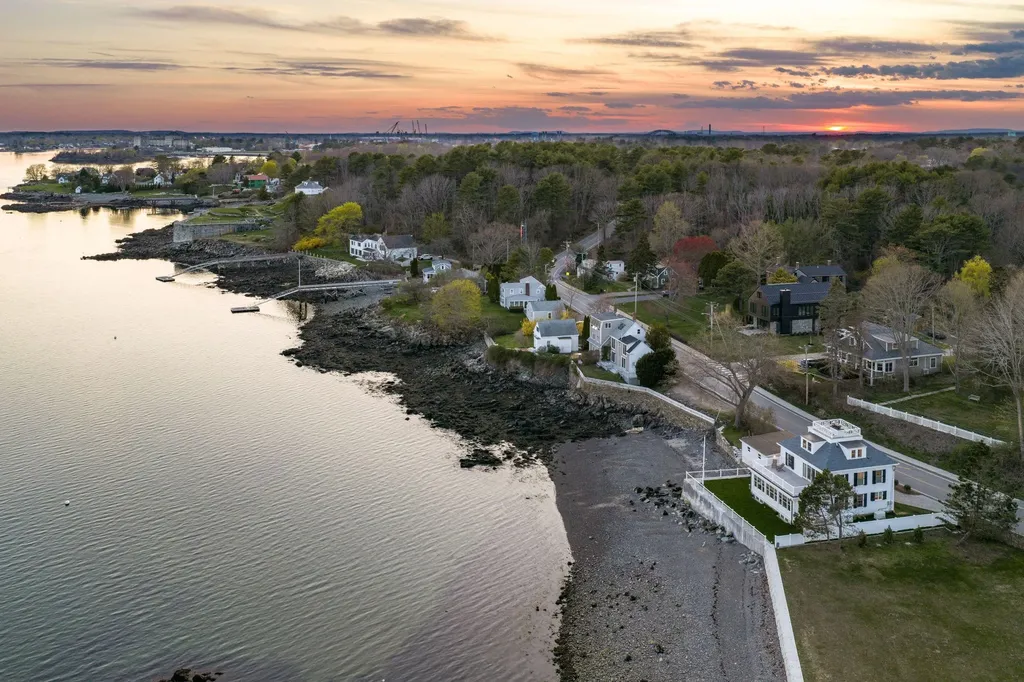 72 Pepperrell Road Kittery ME 03905