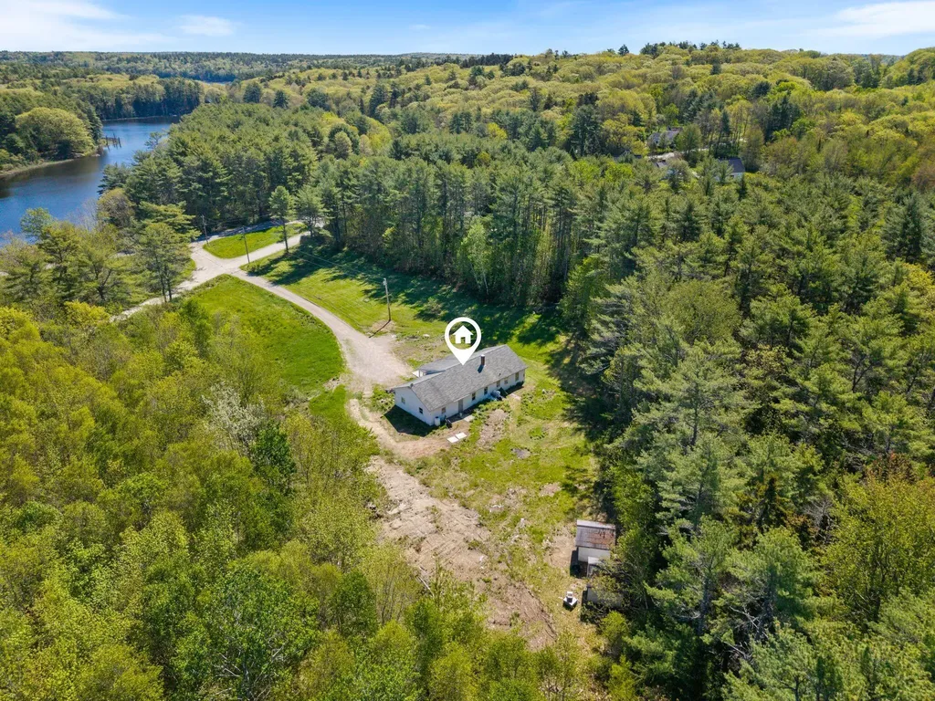 8 Wawenock Road Edgecomb ME 04556