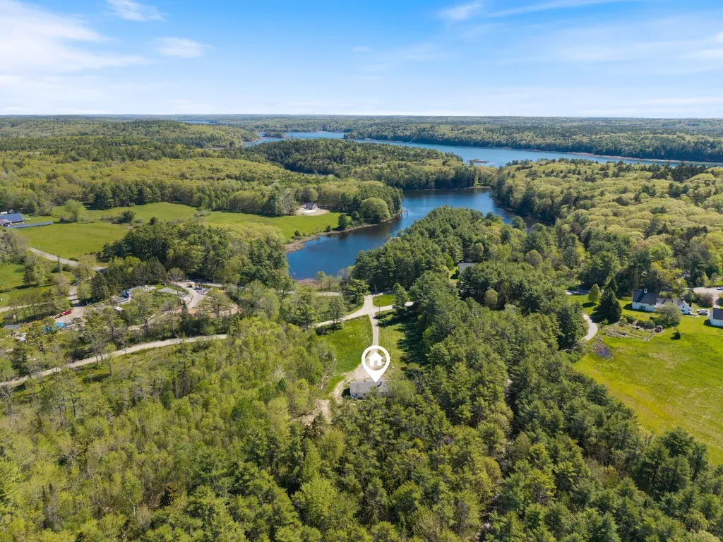 8 Wawenock Road Edgecomb ME 04556