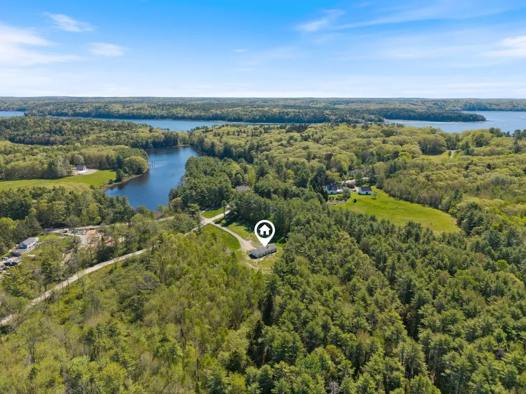 8 Wawenock Road Edgecomb ME 04556