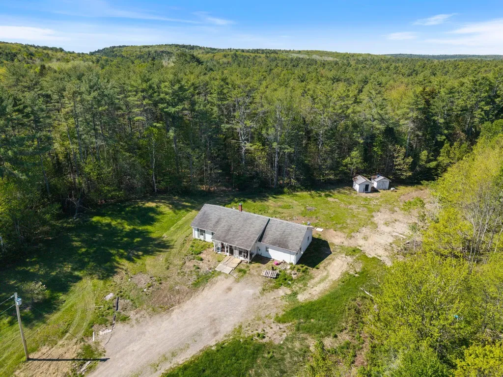 8 Wawenock Road Edgecomb ME 04556