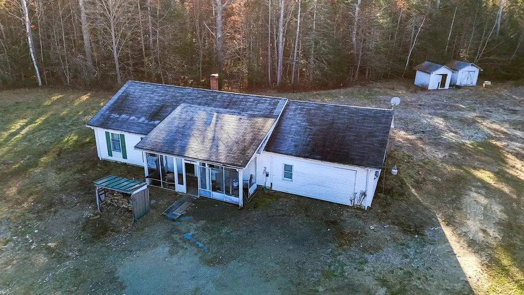 8 Wawenock Road Edgecomb ME 04556