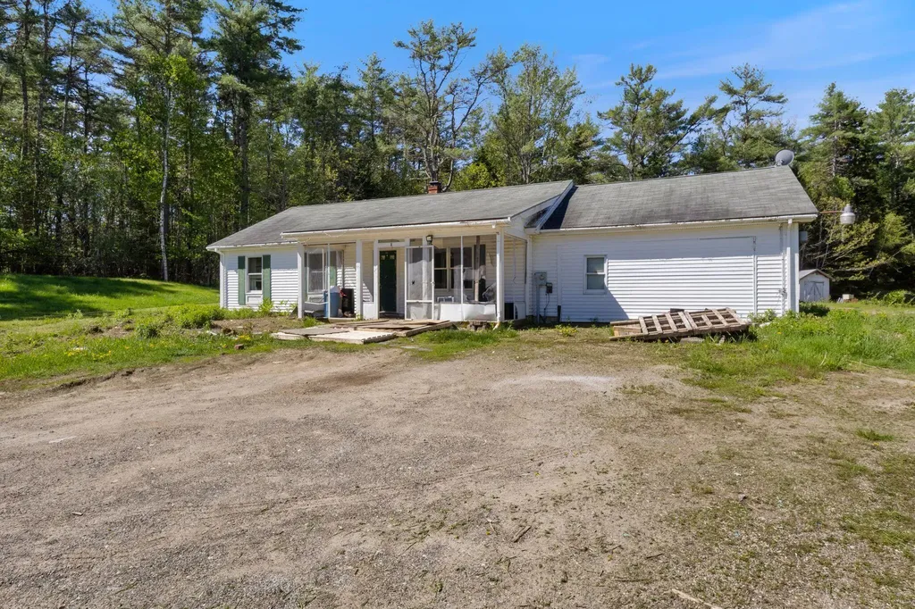 8 Wawenock Road Edgecomb ME 04556