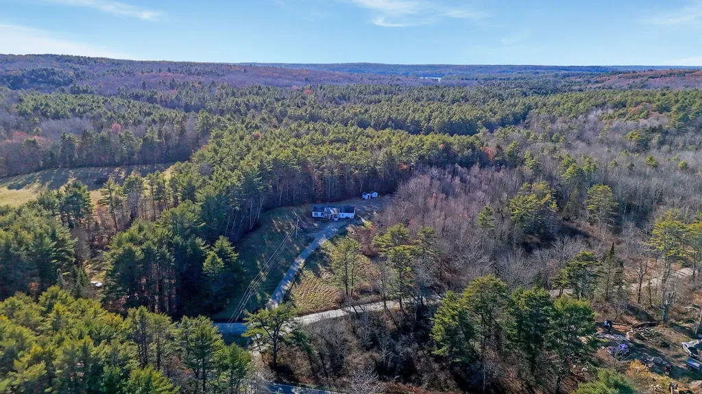 8 Wawenock Road Edgecomb ME 04556