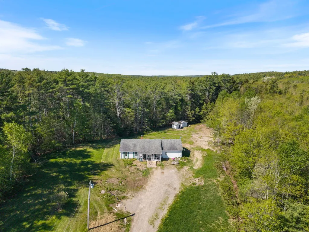 8 Wawenock Road Edgecomb ME 04556