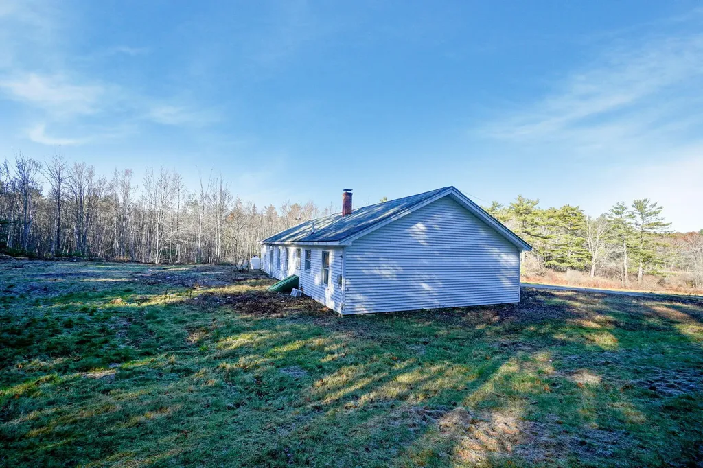 8 Wawenock Road Edgecomb ME 04556