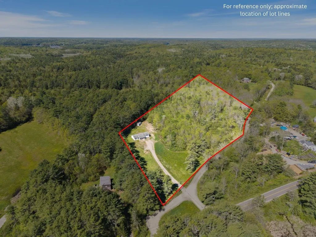 8 Wawenock Road Edgecomb ME 04556