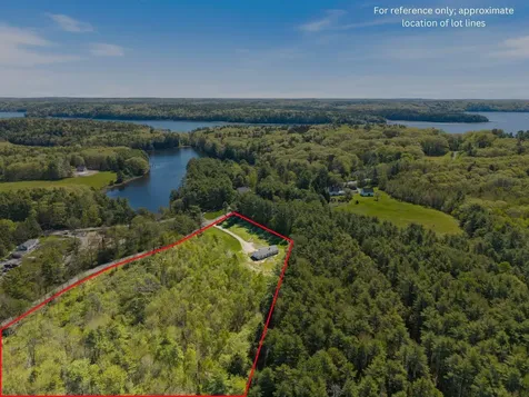 8 Wawenock Road Edgecomb ME 04556
