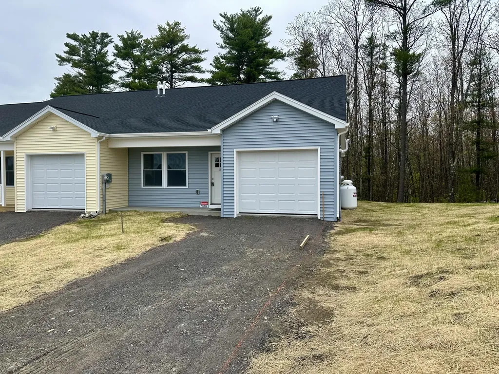 29 Village Circle Augusta ME 04330