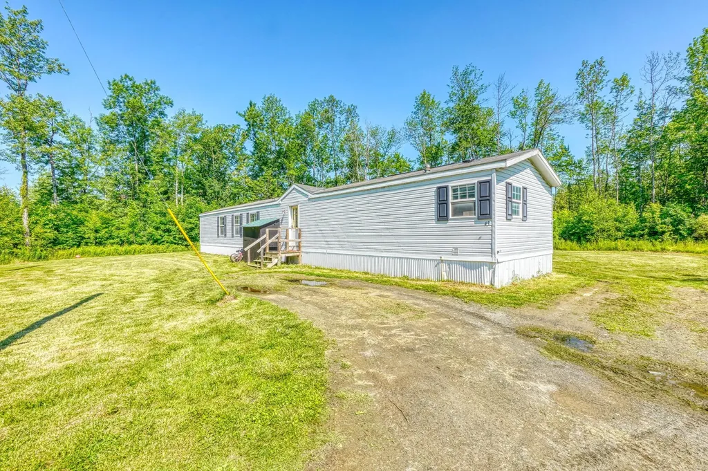 43 Whitten Road Clinton ME 04927