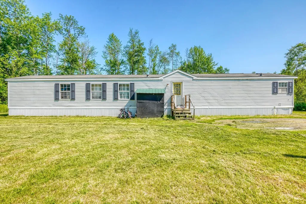 43 Whitten Road Clinton ME 04927