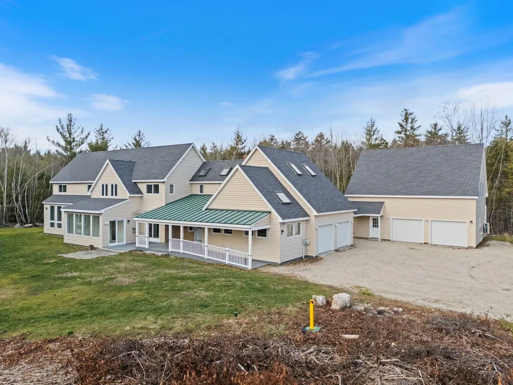 38 Blackthorne Lane Gray ME 04039