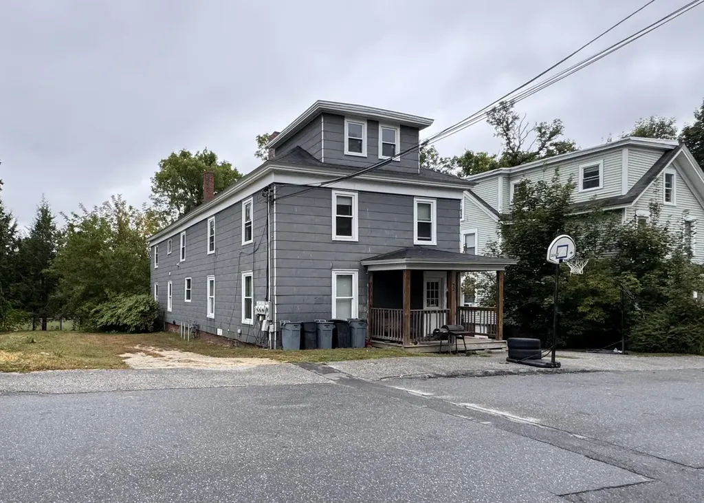 22 Newbury Street Auburn ME 04210